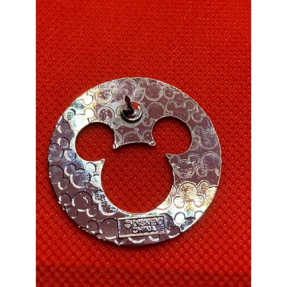 Large Mickey mouse disney icon cut out head trading blue silver pin